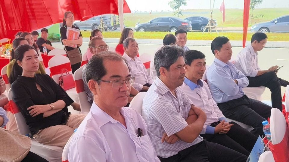 Nguoi dan xa Phu Thuan ky vong co viec lam on dinh khi Khu cong nghiep Phu Thuan di vao hoat dong. Anh: Hoang Loc