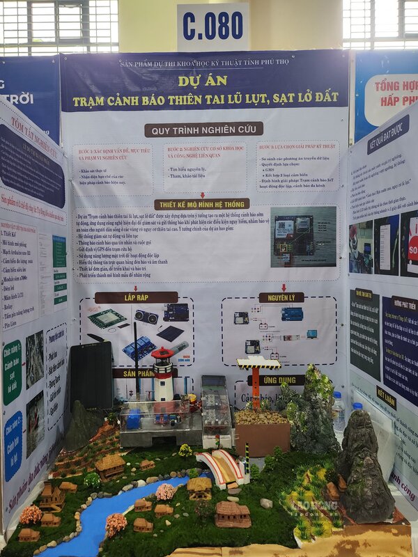 Du an tram canh bao thien tai, lu lut, sat lo dat. Anh: To Cong 