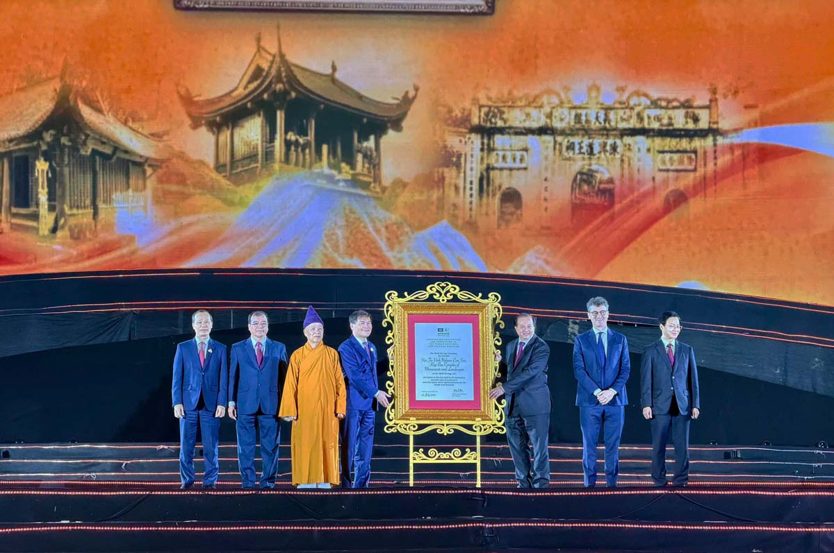Ceremony to receive the certificate of recognition of Yen Tu - Vinh Nghiem - Con Son Monument and Kien Bac as a World Cultural Heritage. Photo: Doan Hung