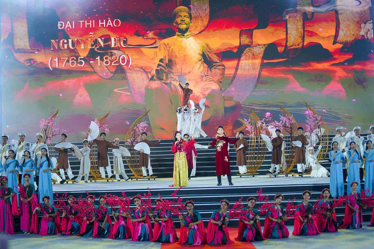 Chuong trinh nghe thuat. Anh: Tran Tuan.