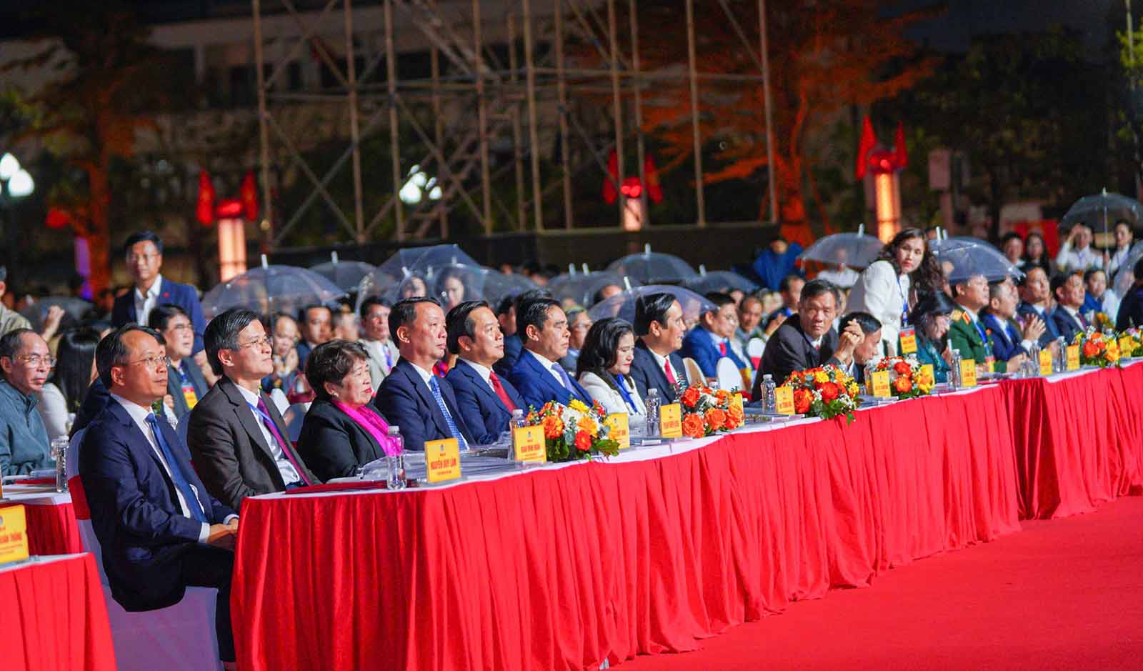 Dai bieu du le. Anh: Tran Tuan.