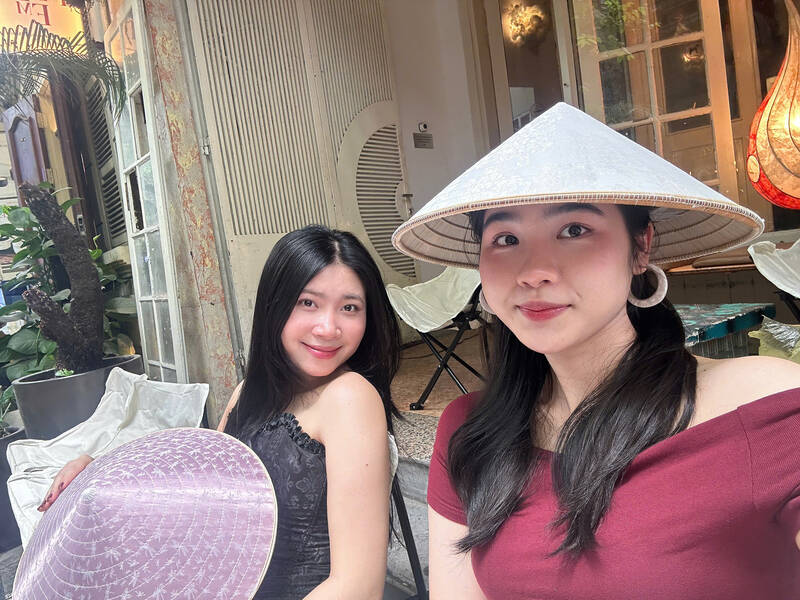 Chan dung hai co chu nho cua du an Non Thau. Anh: Thuy Linh