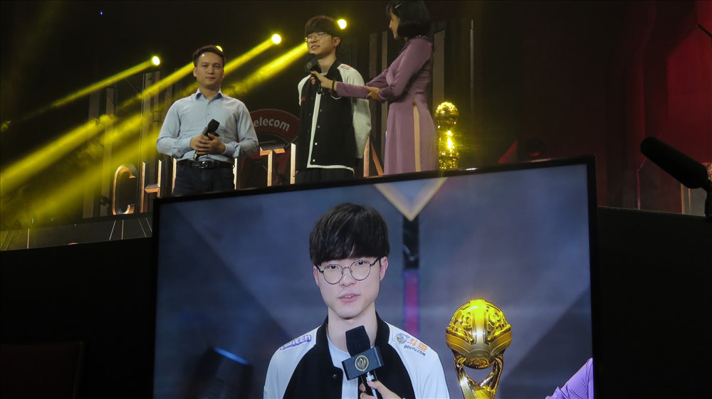 Khoanh khac Faker hua quay tro lai Viet Nam khi tham du Mid-Season Invitational 2019 tai Ha Noi. Anh: Viet Hung