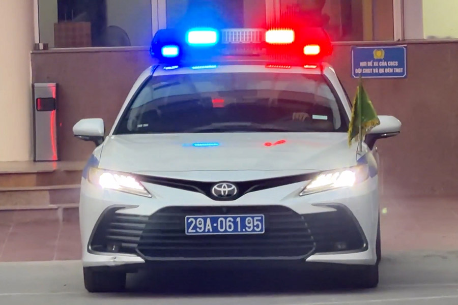 Traffic lights in Hanoi automatically turn green when priority vehicles approach