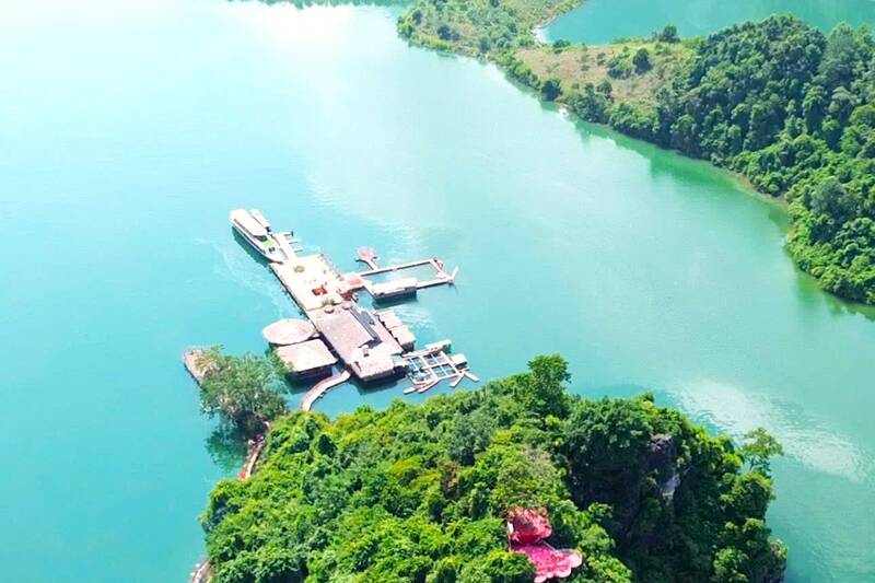 Long ho khu vuc cau Pa Uon, xa Quynh Nhai tho mong giua dong. Anh: Nhat Minh