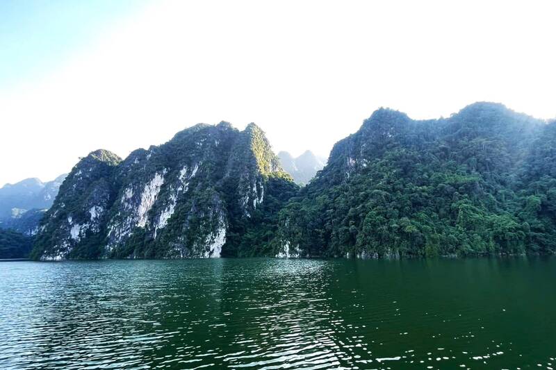 Long ho Son La khu vuc xa Quynh Nhai nuoc xanh biec. Anh: Nhat Minh