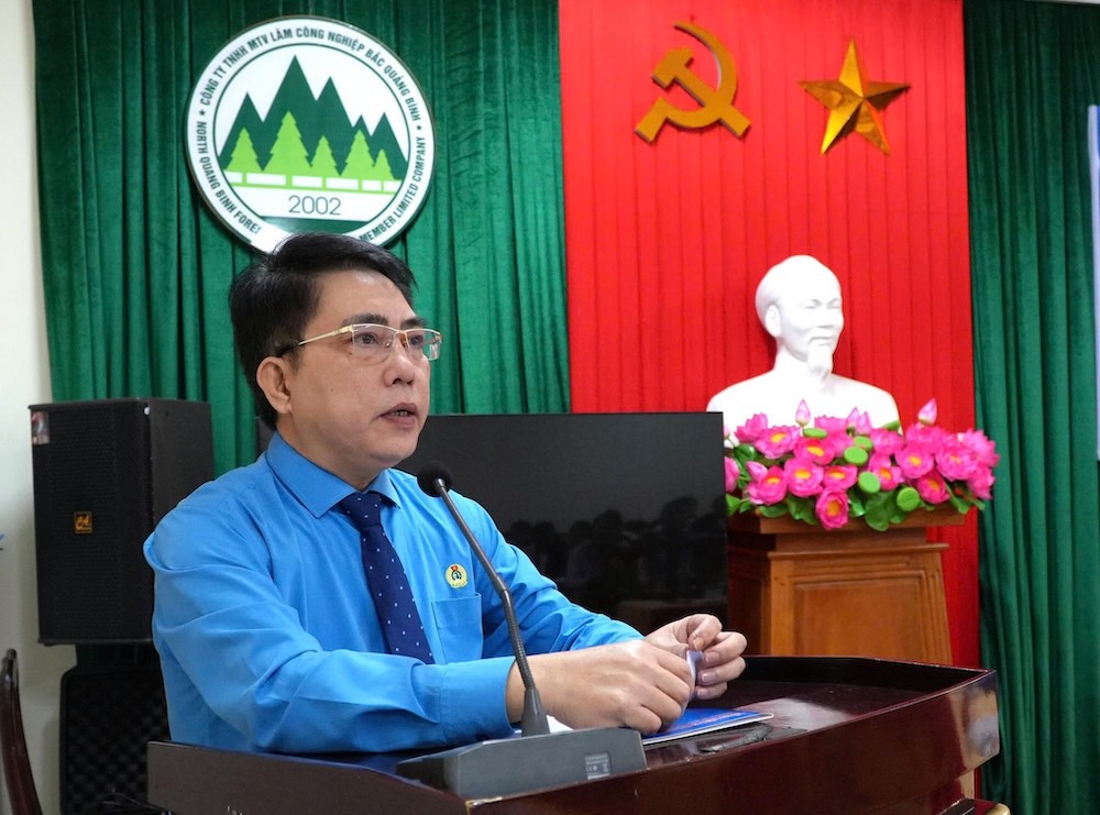 Ong Phan Thanh Lan – Pho Chu tich LDLD tinh Quang Tri phat bieu tai hoi nghi. Anh: Cong doan Quang Tri