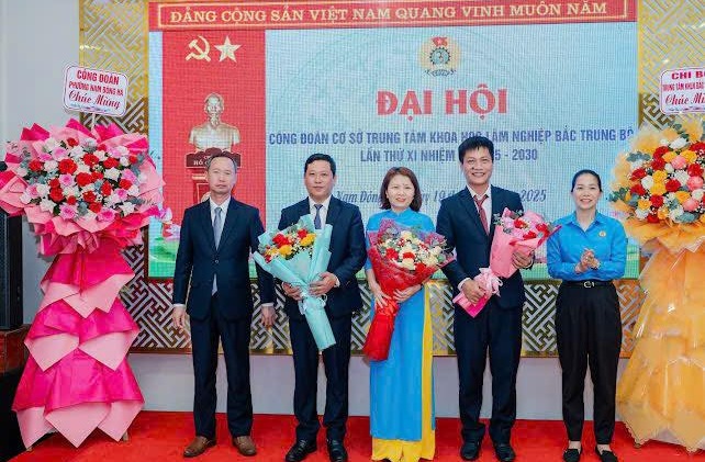 The North Central Forestry Science Center's grassroots trade union organizes the 2025 - 2030 term grassroots trade union congress. Photo: Quang Tri Trade Union