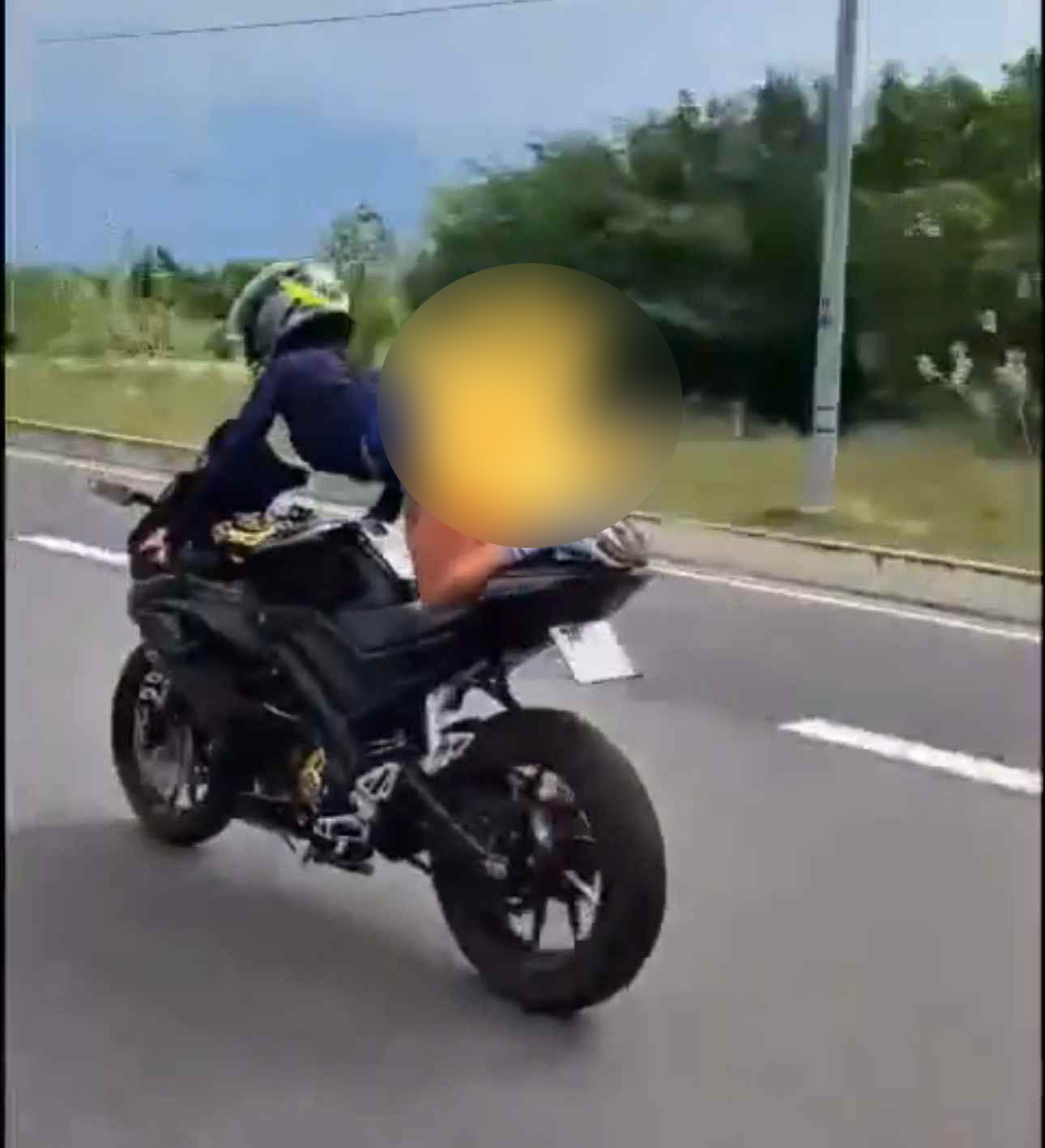 The authorities are criminally investigating the case of a foreign woman Circusing on a motorbike in Khanh Hoa. Photo: Provided by the police