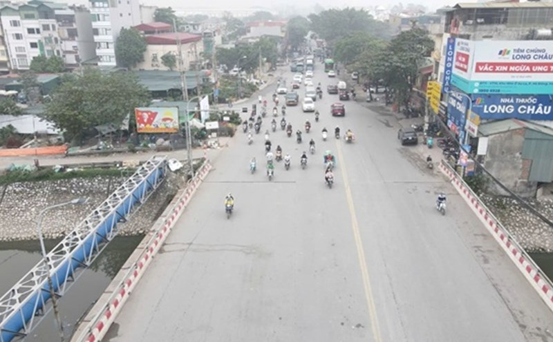 Expanding intersections to reduce congestion, 52 trees in Hanoi are ...