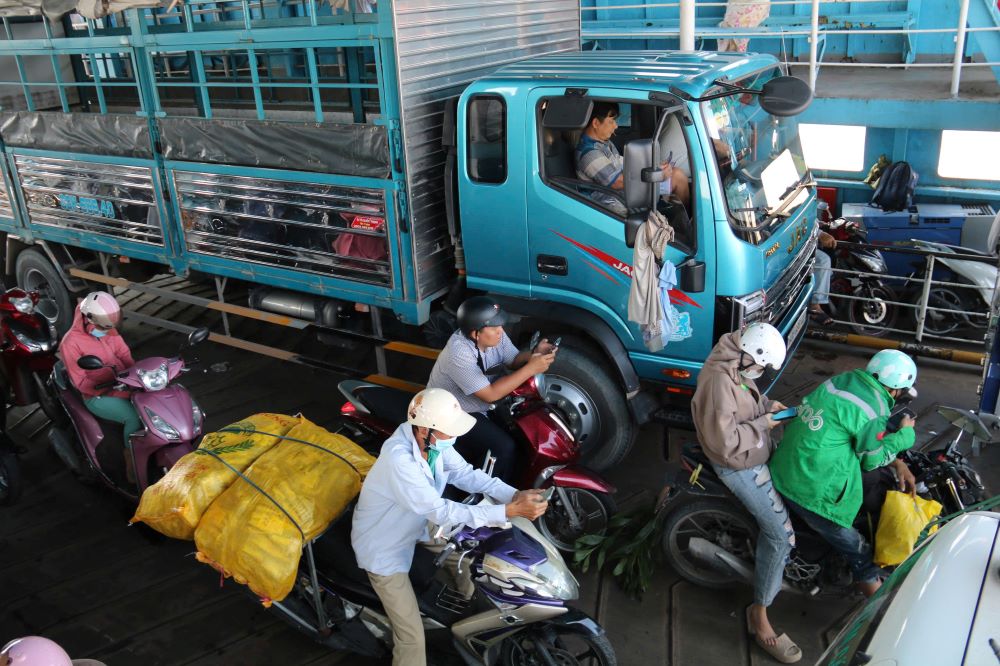  Pha Binh Khanh hien la phuong tien duy nhat ket noi vung trung tam TPHCM voi Can Gio. Ảnh: Anh Tu