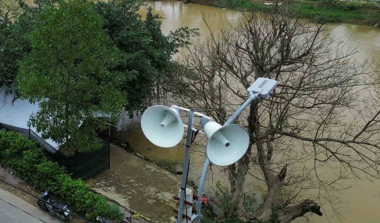 Moi khi tieng loa hoc bai vang len la mot loi nhac nho den voi hoc sinh. Anh: Phuong Thao