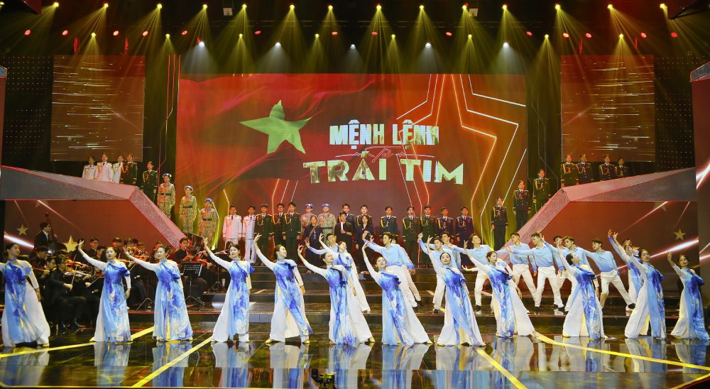 Rehearsal image of the special art program "orders from the Heart" on the occasion of the 81st anniversary of the founding of the Vietnam People's Army. Photo: Department of Propaganda.