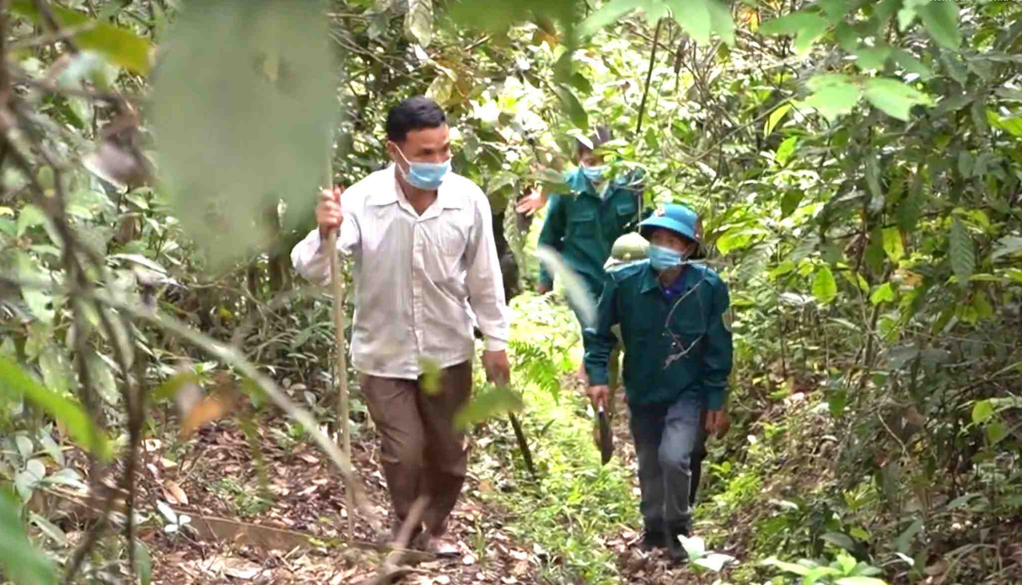 Tuan tra bao ve rung gan voi sinh ke giup nguoi dan mien nui Nghe An chu dong giu rung lau dai. Anh: NGOC ANH