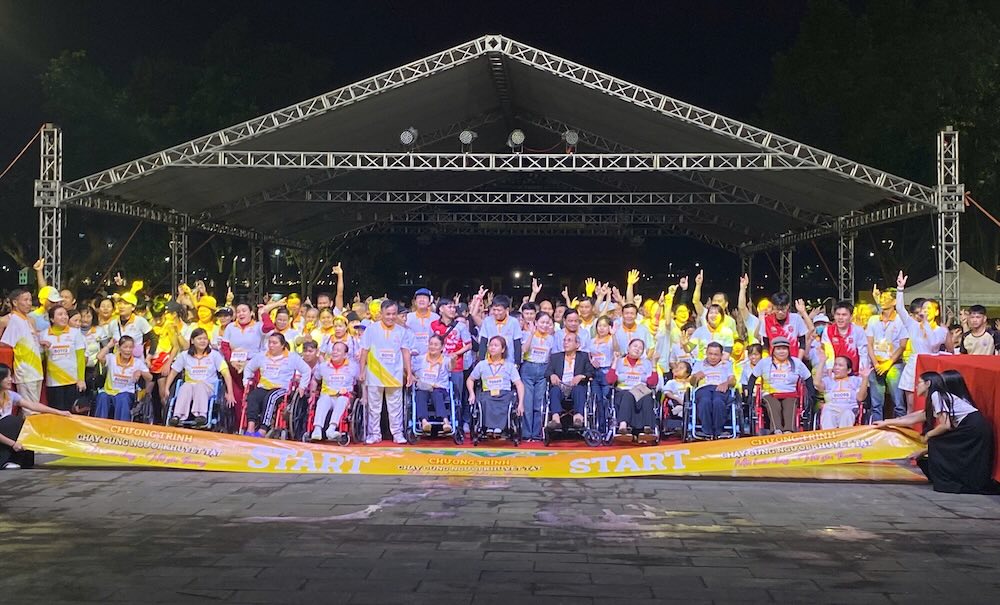 More than 2,800 athletes participated in the race in response to the International Day of Persons with Disabilities. Photo: Ngo Hien