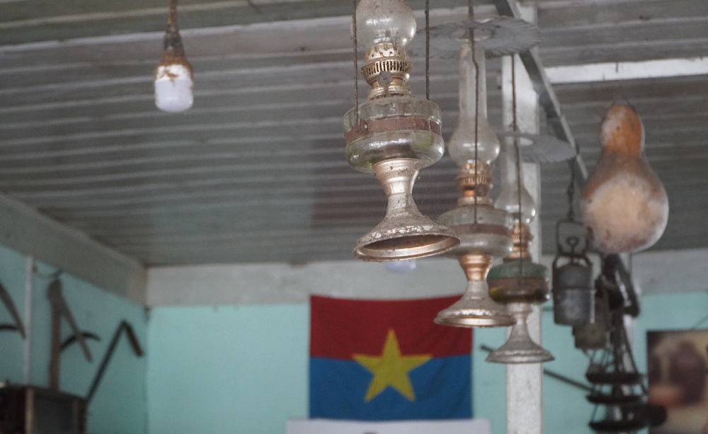 Nhieu mon do gan gui doi song ma Hao suu tap. Anh: Nguyen Anh