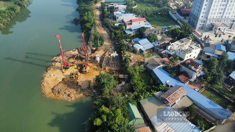 Nhieu ho dan chua di doi tai du an cau Quang Vinh 2. Anh: Viet Bac