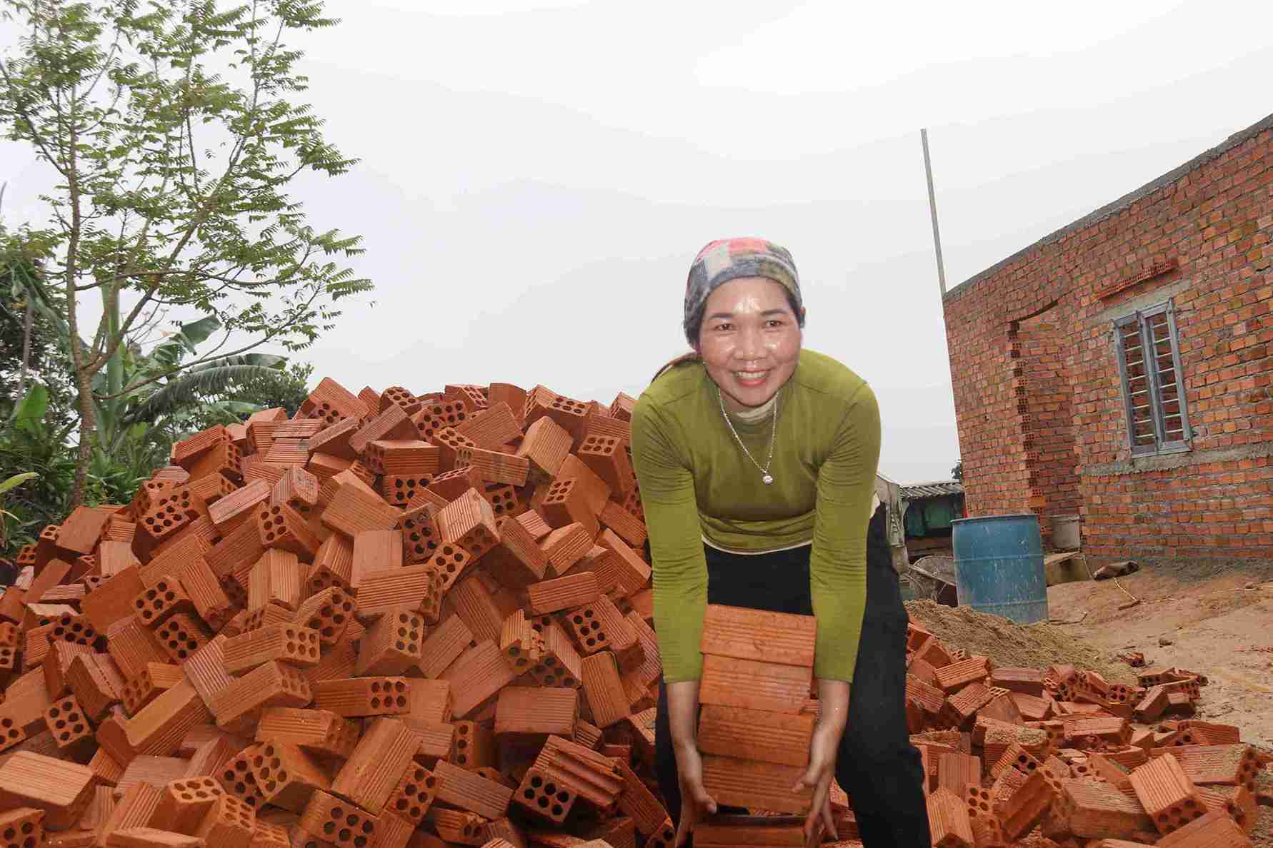 Nguoi dan xa M'Drak cham chi lam an. Anh: Bao Lam