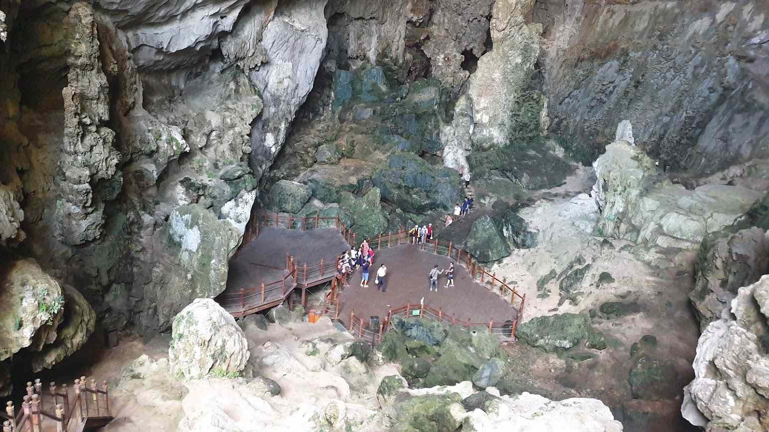 Hang Dau Go, vinh Ha Long. Anh: Nguyen Hung