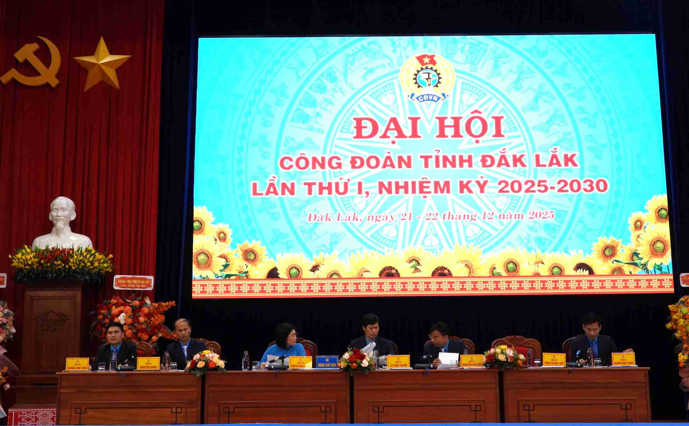 Doan Chu tich Dai hoi. Anh: Bao Trung