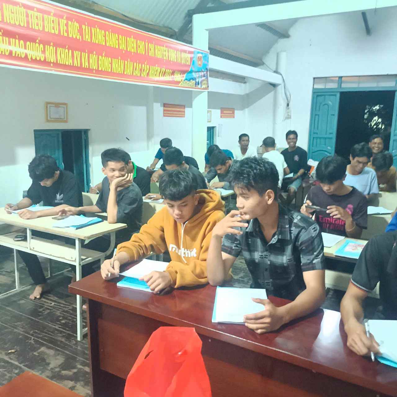 Phan lon hoc vien trong lop da co the sua chua thanh thao cac thiet bi may moc nong nghiep. Anh: Bao Lam