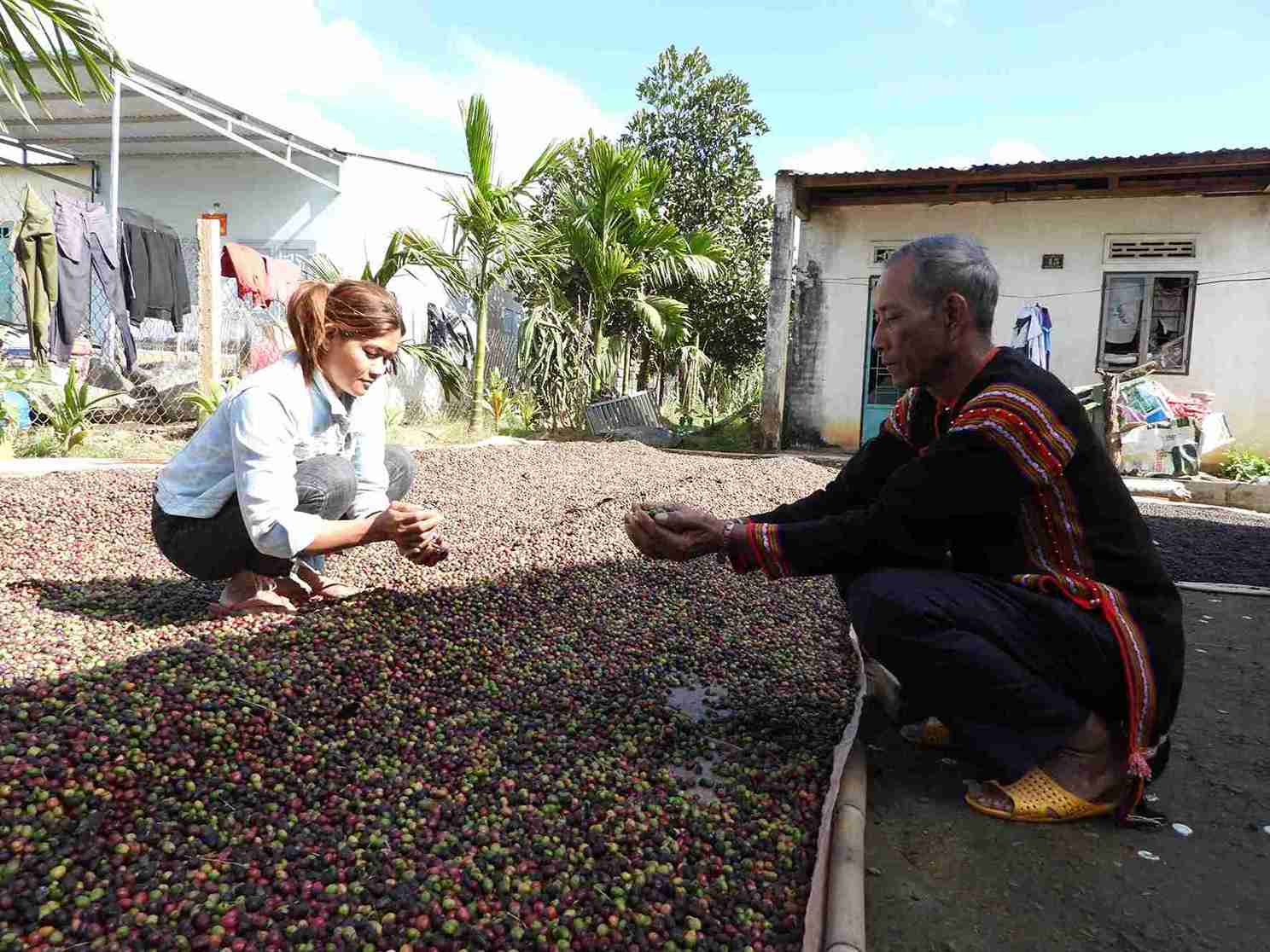 Xa co doi ngu nguoi uy tin trach nhiem, nhiet huyet. Anh: Bao Lam