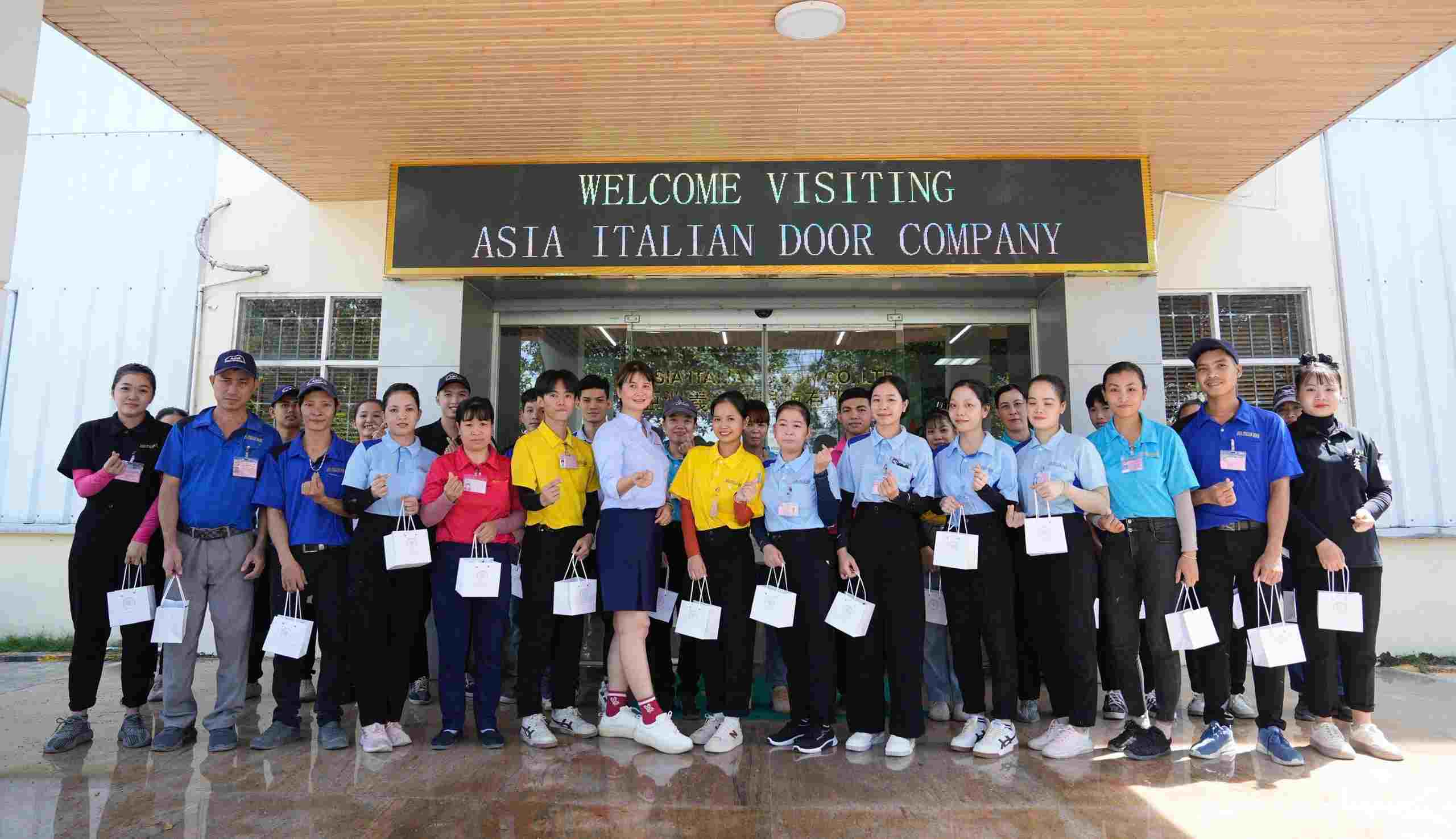 CDCS cung doanh nghiep cham lo cho nguoi lao dong. Anh: Dinh Trong