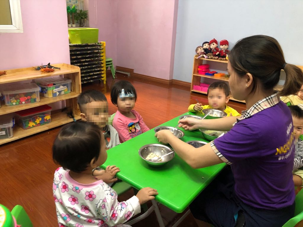 The Chairman of the People's Committee at the commune level decides on the merger, division, separation of kindergartens and permission for educational activities if qualified. Photo: Bao Han