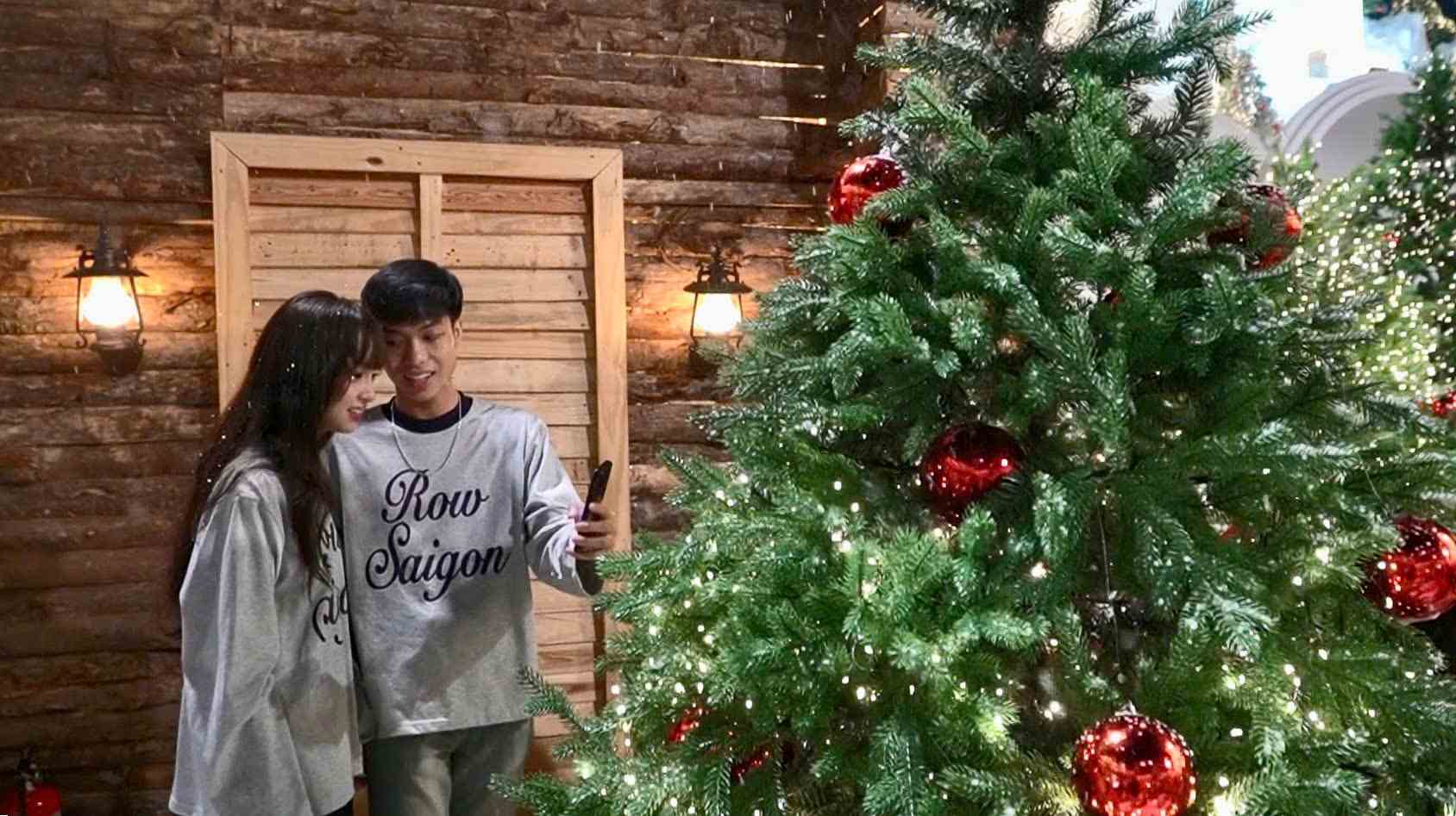 Young people take photos to celebrate Christmas