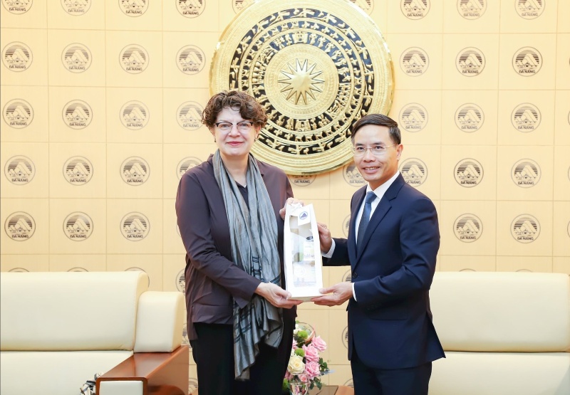 Da Nang Da Nang tham van dinh huong phat trien trung tam tai chinh voi chuyen gia Thuy Si Da Nang moi goi doanh nghiep Duc hop tac, dau tu vao khu thuong mai tu do va trung tam tai chinh quoc te 