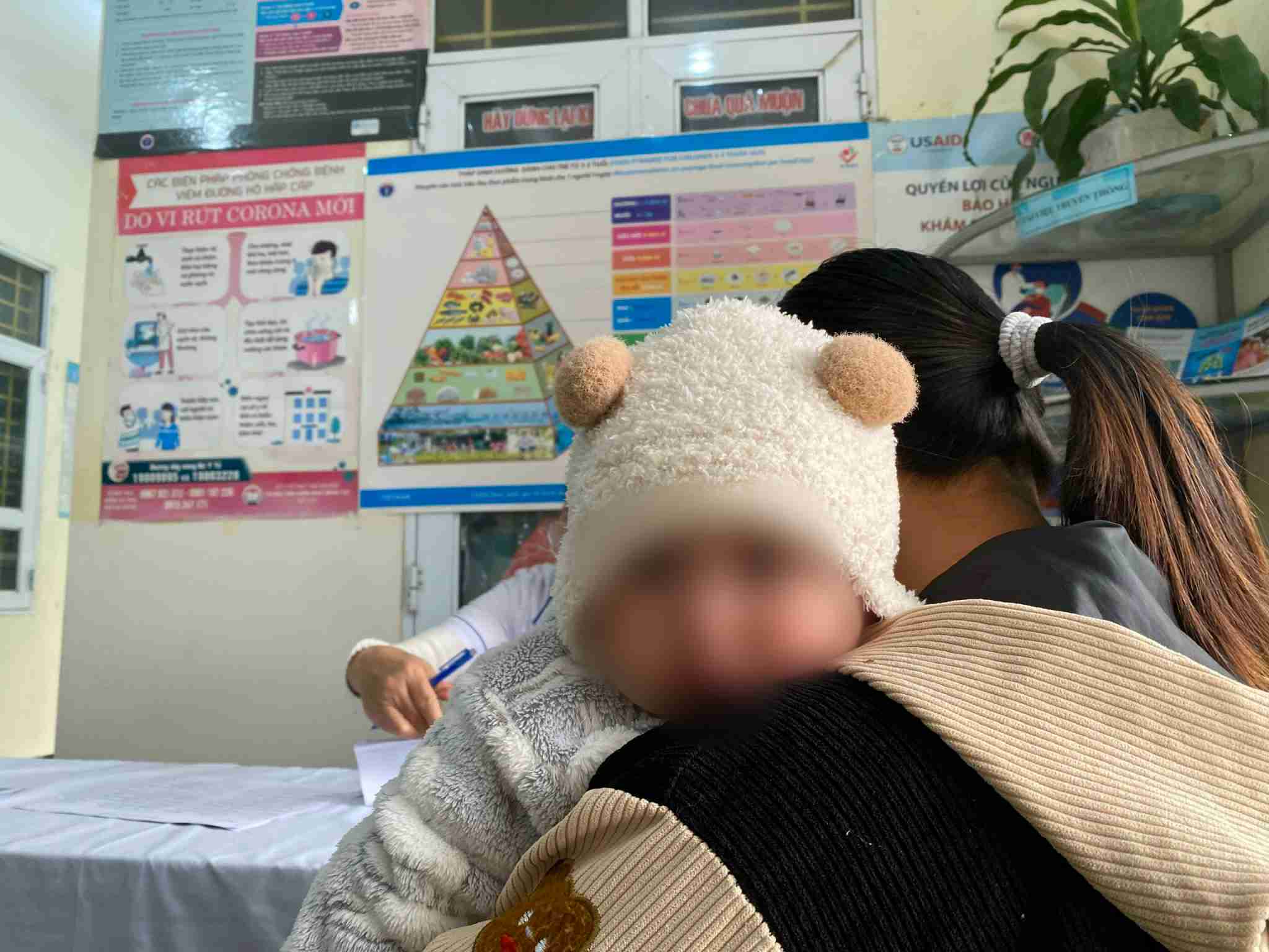 Cac chuyen gia y te khuyen cao cha me can dua con di tiem phong day du, dung lich de phong benh hieu qua. Anh: Thuy Linh