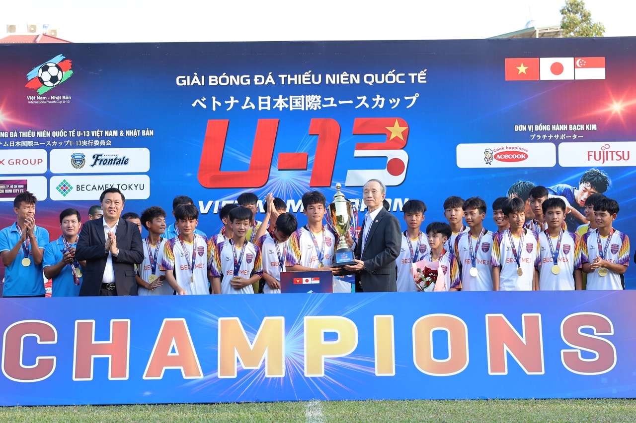 The team won the U13 Vietnam International Youth Football Tournament. Photo: Mai Anh.
