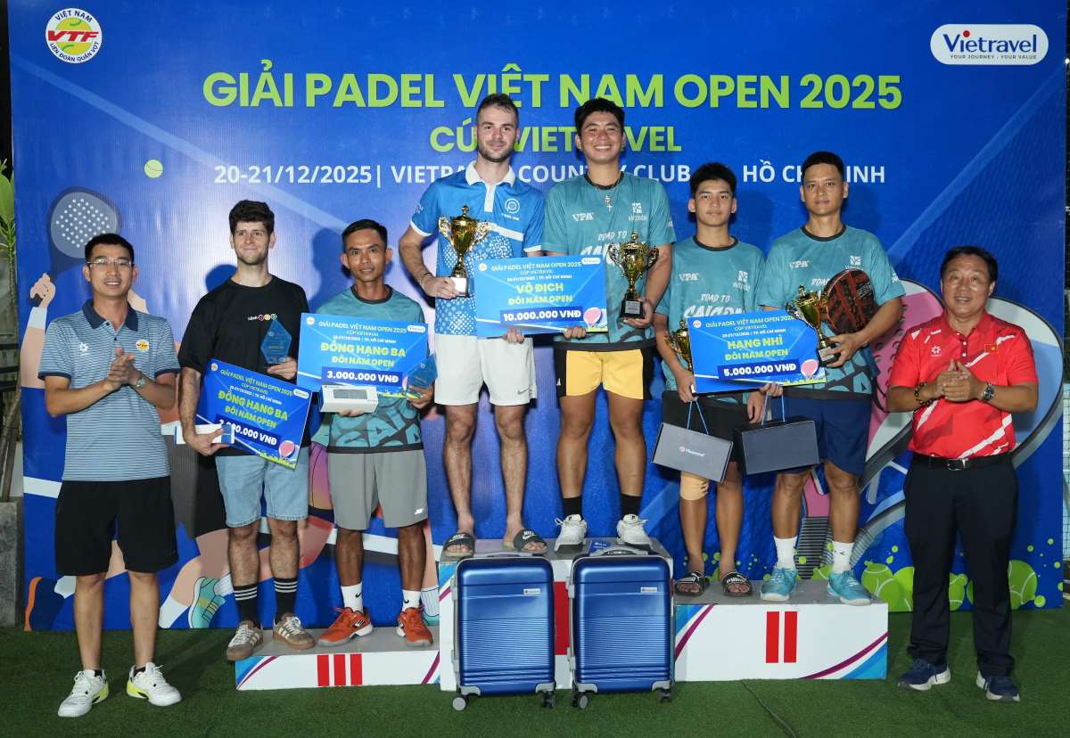 Dong dao van dong vien nuoc ngoai da du Giai Padel quoc gia dau tien tai Viet Nam. Anh: VTF