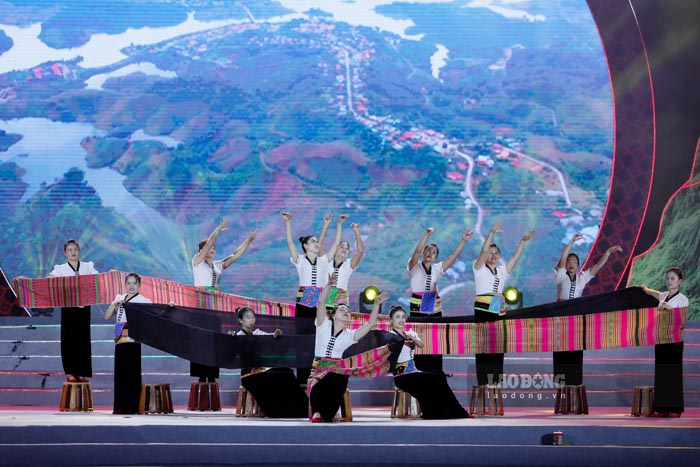 Chuong trinh nghe thuat mang chu de “Sang mai niem tin”. Anh: Quang Dat