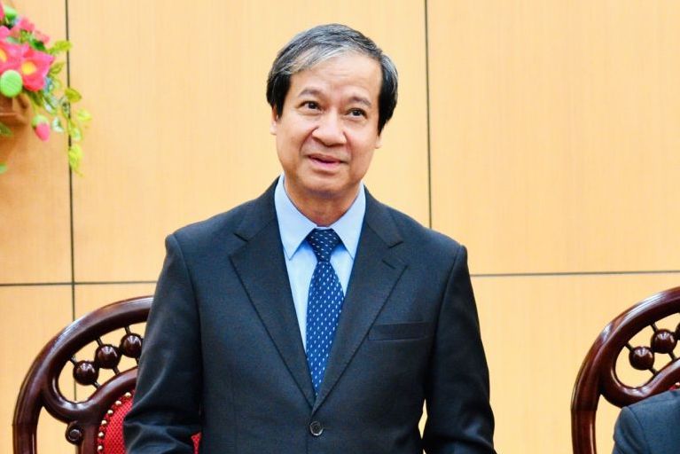 Bo truong Nguyen Kim Son phat bieu tai buoi lam viec, nhan manh hoat dong sap xep, sap nhap co so giao duc can lo trinh ro rang. Anh: MOET