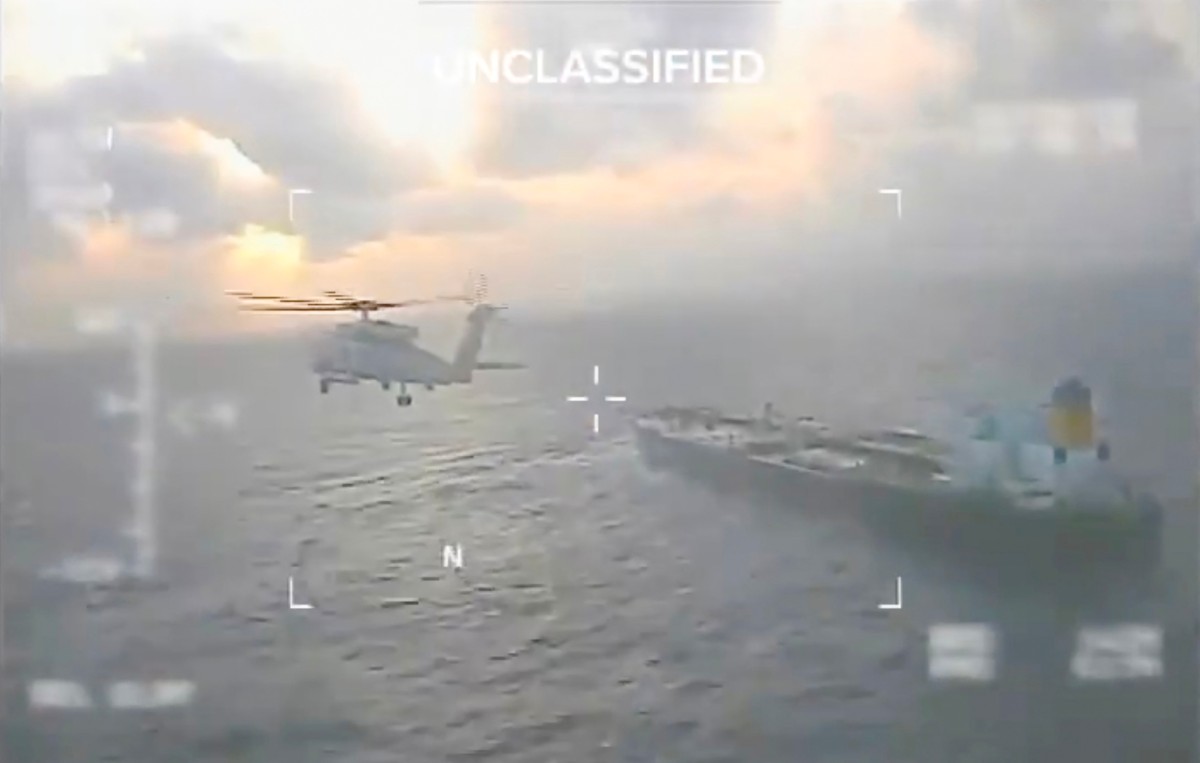 US Coast Guard aircraft flew near the tanker near Venezuela before catching the ship on December 20, 2025. Photo: AFP