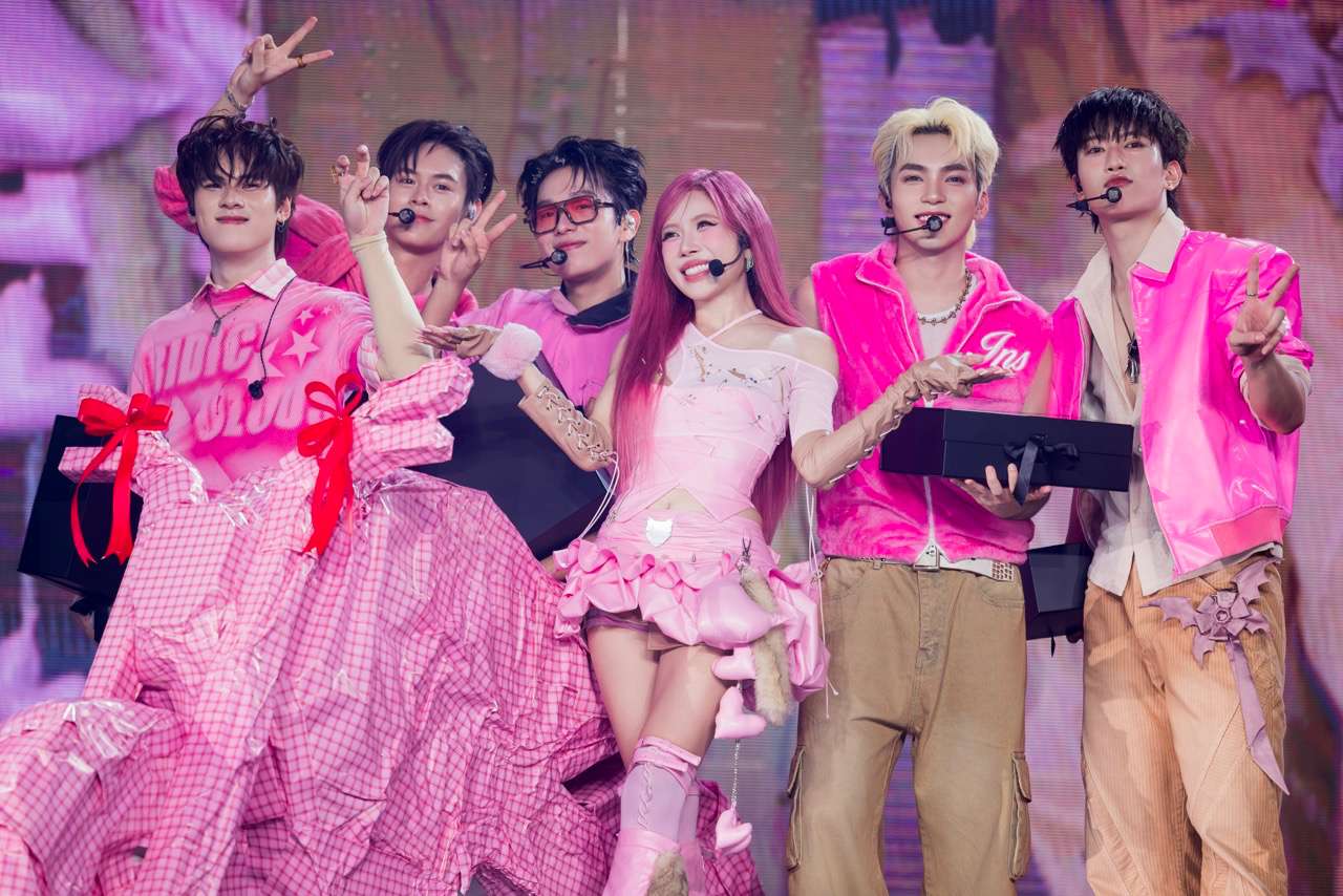 Trang Phap and the All-round Newspapers. Photo: Producer.