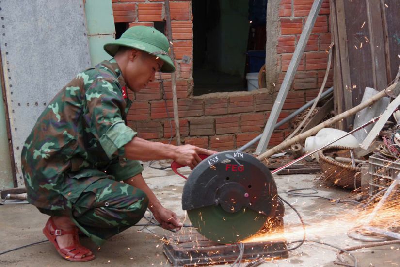 Military Region 5 supports the construction of houses for people in Dak Lak. Photo: Huu Long