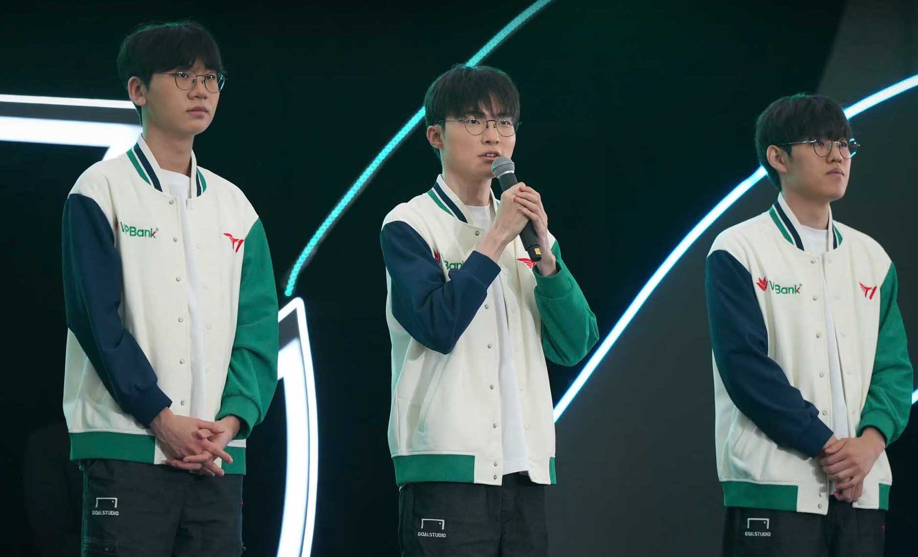 Faker and his teammates at T1 at the "VPBank Presents T1 Vietnam" event at VEC on the afternoon of December 21. Photo: Provided by the organizing committee