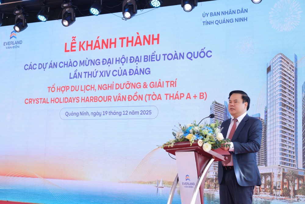 Ong Le Dinh Vinh – Chu tich HDQT Tap doan Everland phap bieu tai Le khanh thanh Giai doan 1 Crystal Holidays Harbour Van Don. Anh – Everland Group.
