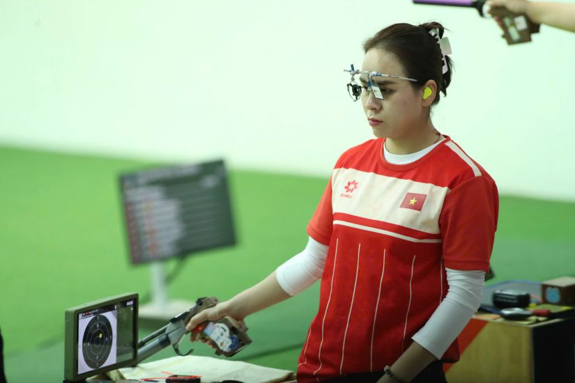 Shooter Trinh Thu Vinh won 4 Gold Medals at the 33rd SEA Games. Photo: Bui Luong