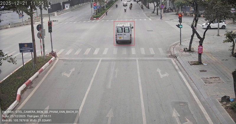 El propietario del coche es multado por un error de exceso de velocidad en Hanoi. Foto: Departamento de Policia de Trafico