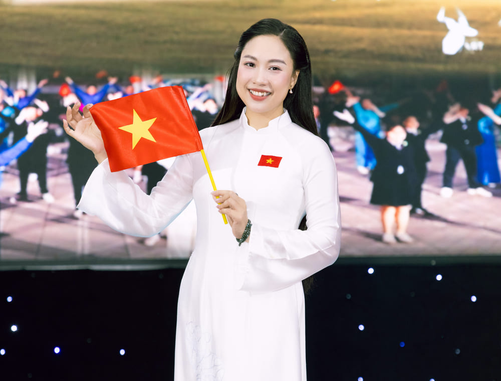 Senior Lieutenant, singer Tran Bich Ngoc released a special MV "Y Dang - Long Dan". Photo: Dao Do Ba Hai