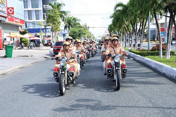An Giang Police recommends that people strictly comply with the Law on Traffic Safety and Order to avoid being fined. Photo: An Giang Police
