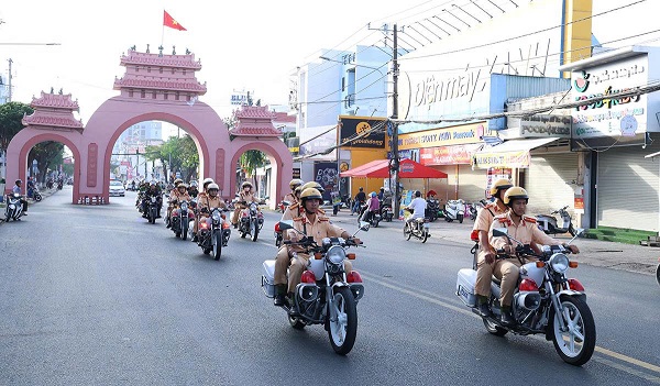 Junto con las multas frias la policia de An Giang patrulla activamente el control de trafico. Foto: Policia de An Giang