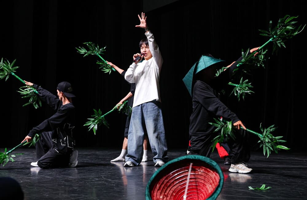 Bo phim tai lieu cung tiet lo 