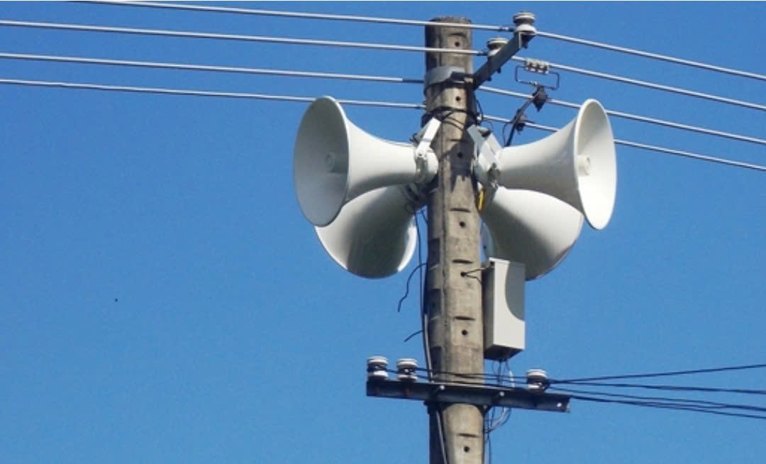 ダナン市の区は、音響スピーカーシステムが午前5時から大音量で放送されることについて回答しました。写真の概要