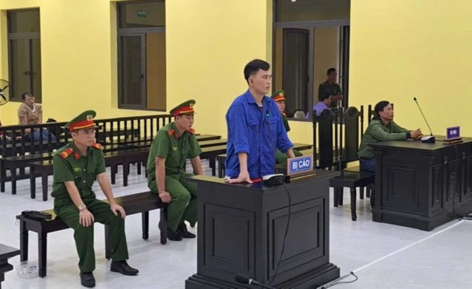 Bùi Minh Lợi bị tuyên phạt 11 năm tù vì có hành vi hành hung mẹ, đánh người tại Cà Mau. Ảnh: Nhật Hồ