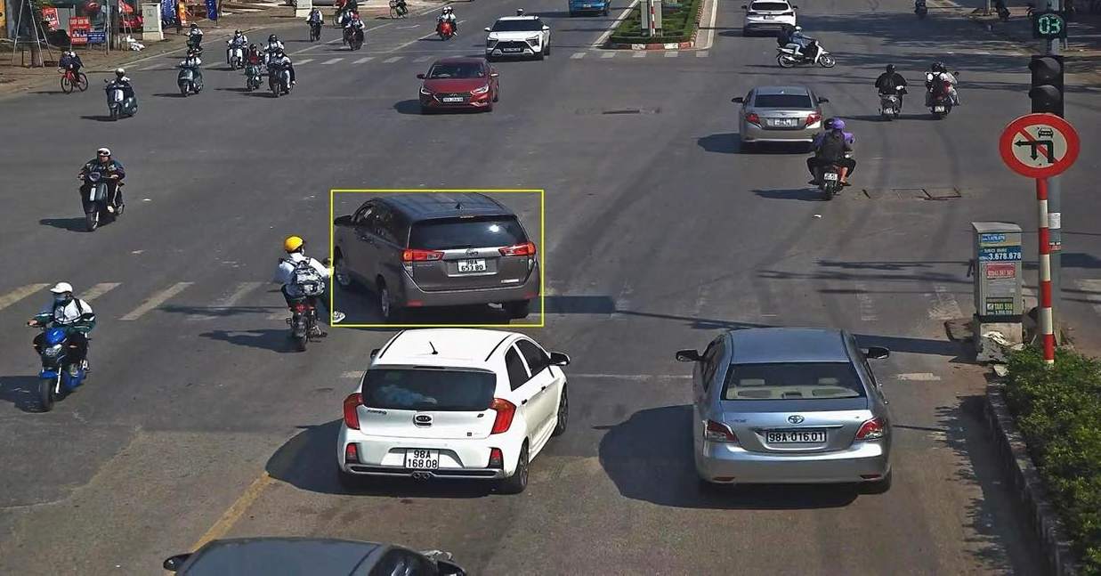 Un vehiculo multado con enfriamiento en Bac Ninh (mercado amarillento). Foto: Departamento de Policia de Trafico de Bac Ninh