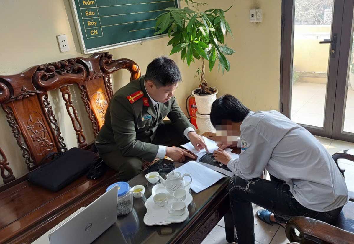 Công an xã Quỳnh Phụ, tỉnh Hưng Yên tuyên truyền, nhắc nhở N.Đ.P. Ảnh: Công an xã Quỳnh Phụ